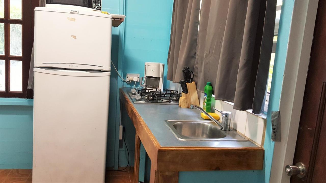 רוזו Chez Ophelia Cottage Apartments מראה חיצוני תמונה